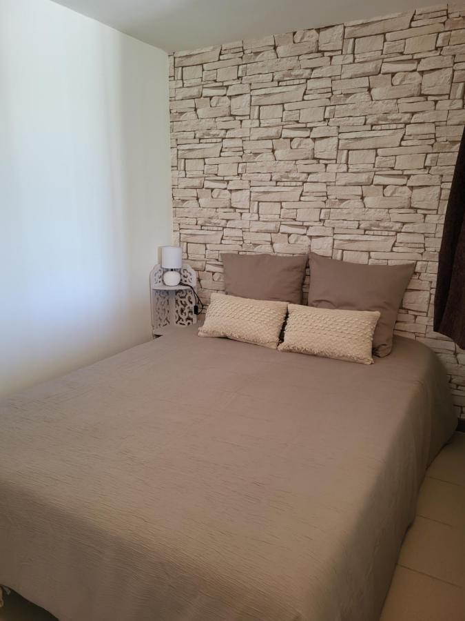 D Hotes Au Coeur Des Oliviers Homestay *